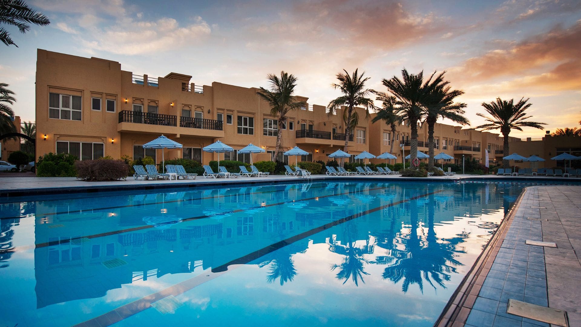 How to Book Restaurants in Ras Al Khaimah for Busy Weekends